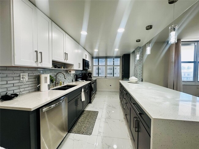Building Photo - 1501 S Ocean Dr Unit 306