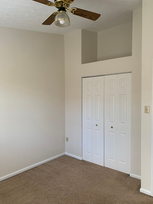 2560 Hawthorne Dr Townhome Townhome Rental in Oakdale PA