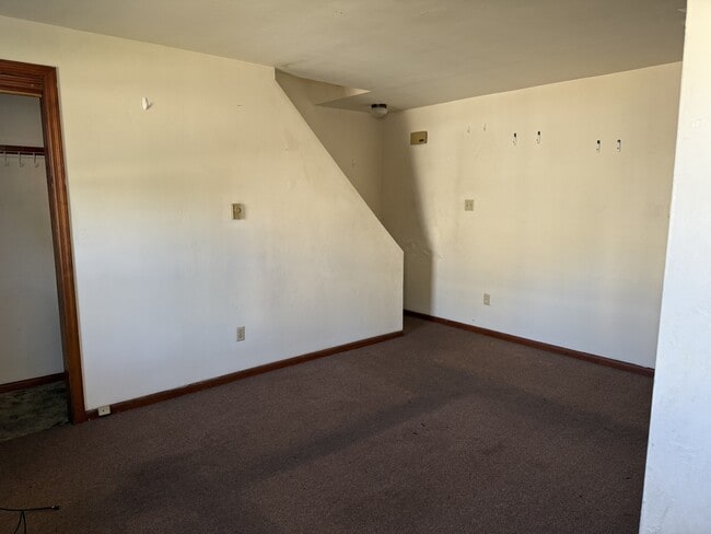 584 Thompson Ave Unit 2