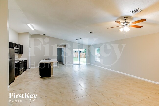 Photo - 931 SE Thornhill Dr
