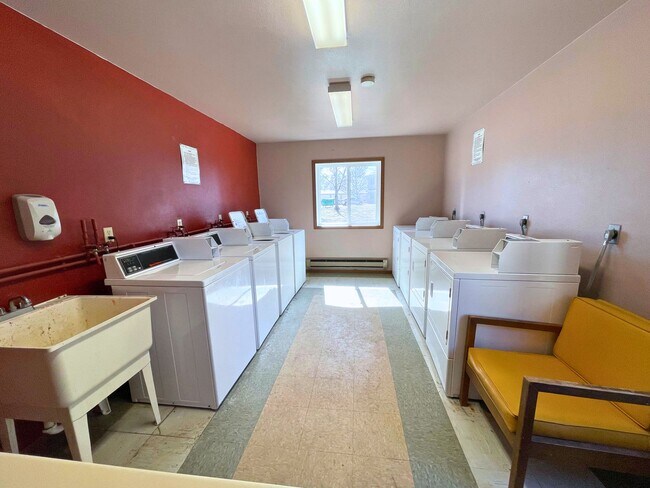 811 S Dousman St Unidad 811 - Apt 2 (Upper)