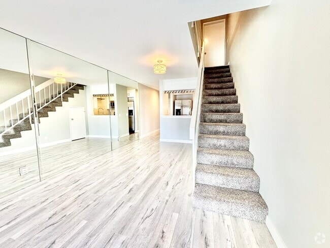 Building Photo - 258 E Surfside Dr Rental