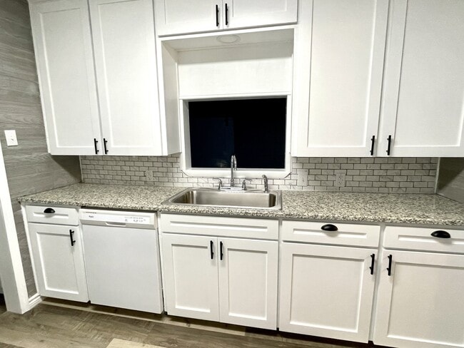 Photo - 61 15th Ave NW