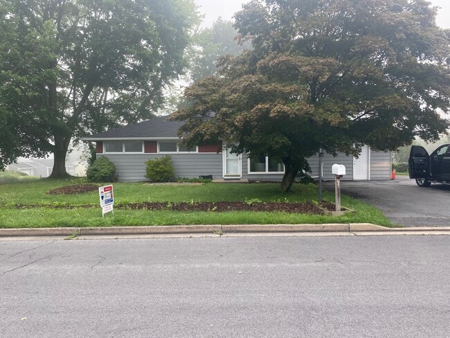 Building Photo - 1473 Linn St