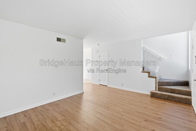 Photo - 3550 Sandpiper Pl