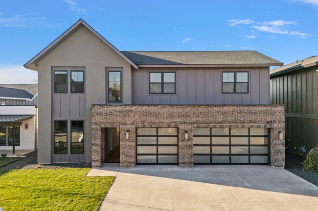 Photo - 116 S Carbon Rivet Ave