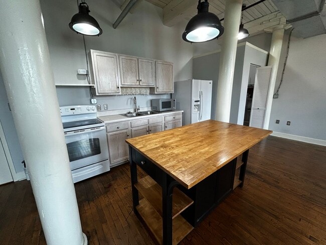 Photo - Riverviews 1 Bedroom with Exposed Brick, Hardwood Floors