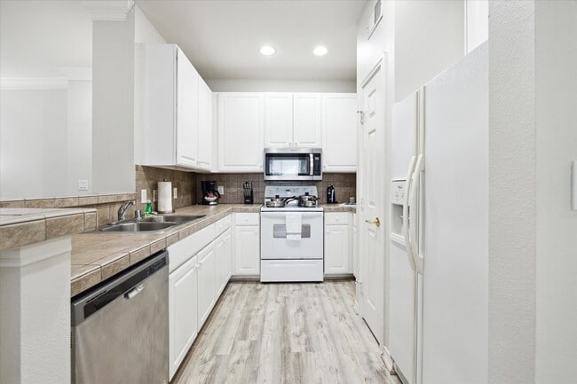 Photo - 2400 McCue Rd