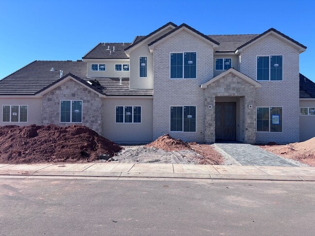 Building Photo - Beautiful 2 story with 6 bedrooms and swimming pool