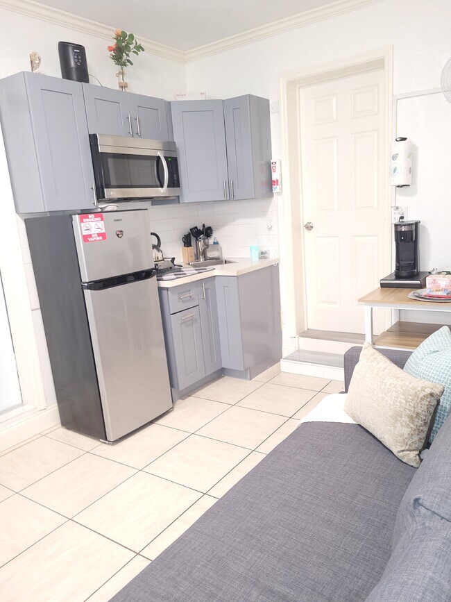 Photo - 17121 NW 10th Ct Unidad AliaSpot Studio