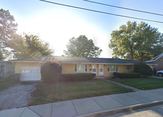 Photo - 310 S 10th St