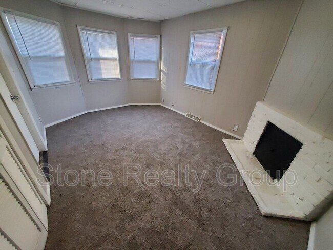 Photo - 810 4th Ave Unit Apt B