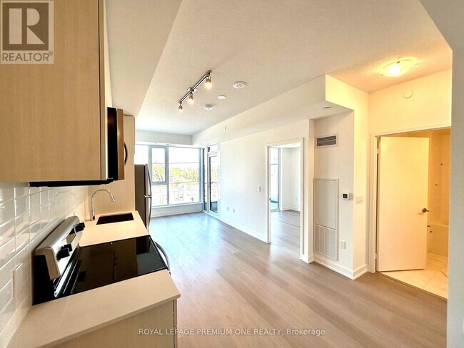 Photo - 859 The Queensway Unité 421