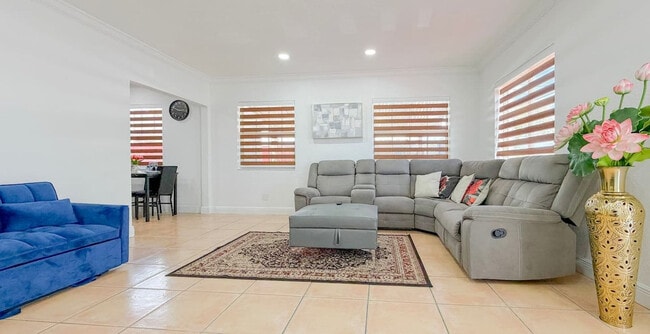 Building Photo - 340 Tamiami Canal Rd Unit ID1463287P