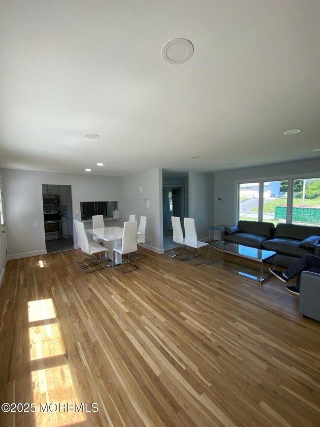 Photo - 871 Red Oaks Dr