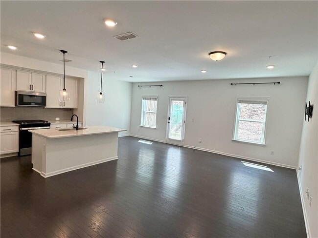 Photo - 716 Vallin St