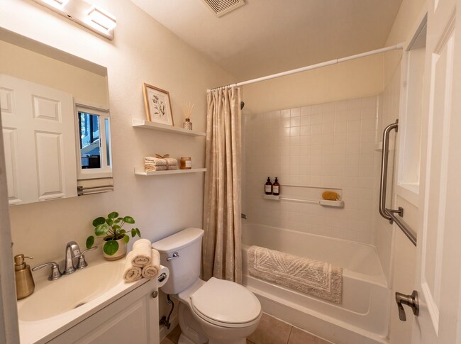Photo - 16223 SE 136th St Unidad MIL 1BR 1BA