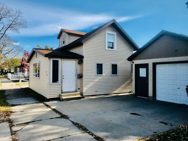 Photo - 916 Tyler St