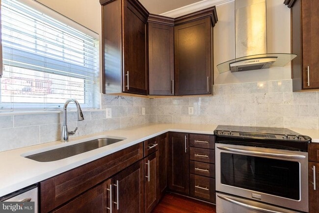 Photo - 427 Woodcrest Dr SE