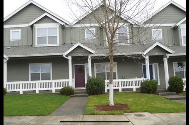 Building Photo - 3205 NW Foxtail St