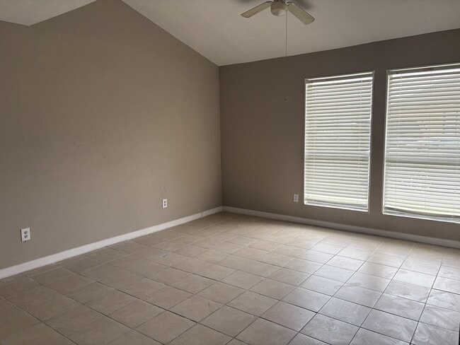 Photo - 1014 Graham Dr