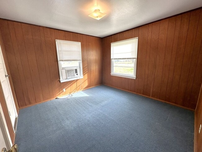 Photo - 160 Hebert St