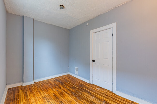 Photo - 383 Champlain St