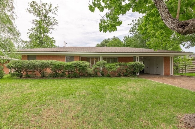 Photo - 501 Helena St