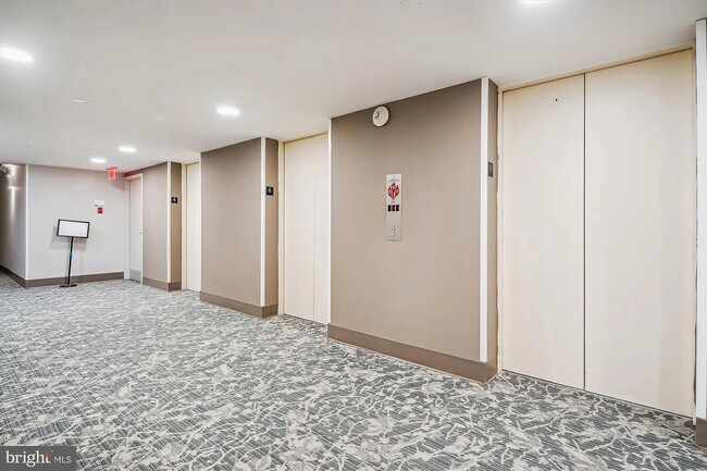 Photo - 2300 Pimmit Dr Unit 913