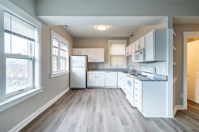 Photo - 234 E 9th St
