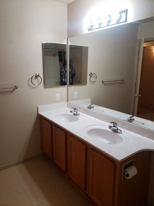 Photo - Northwoods Condo - 2 bed / 1 bath with assigned parking