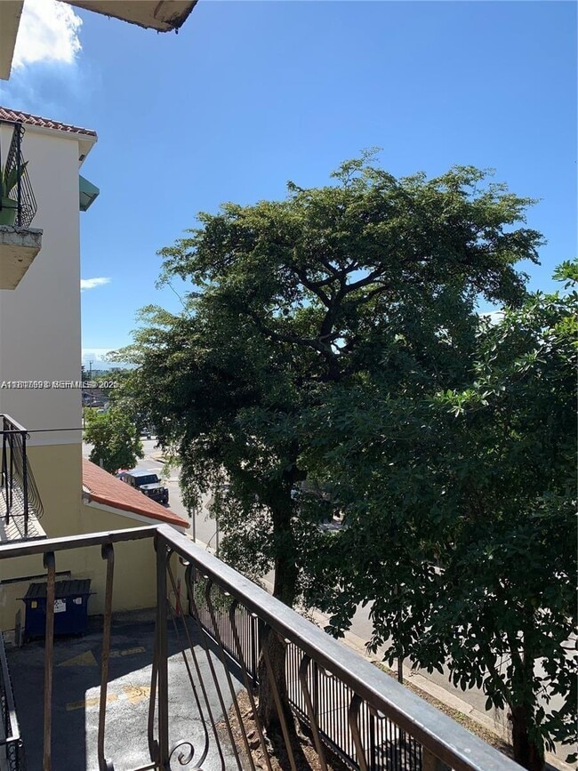 Building Photo - 1478 NW 1st St Unit 301