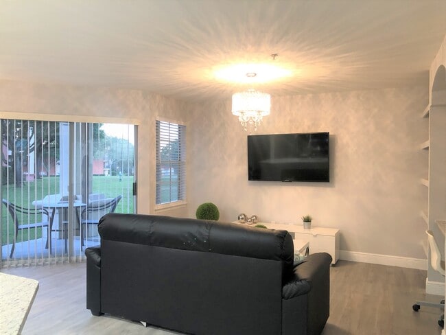 Photo - 7350 Westpointe Blvd Unit 212