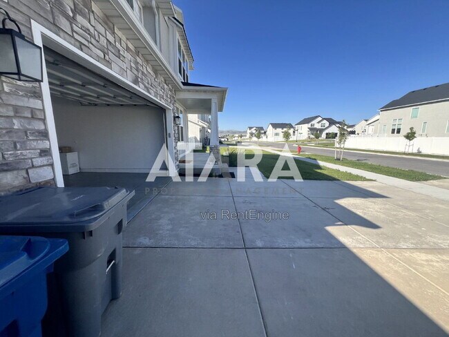 Photo - 1754 Oakwood Ln