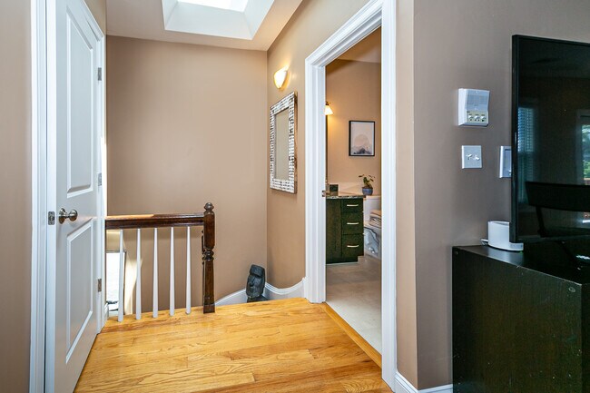 Photo - 619 E 3rd St Unit 3