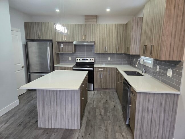 Photo - 834 Cadder Ave