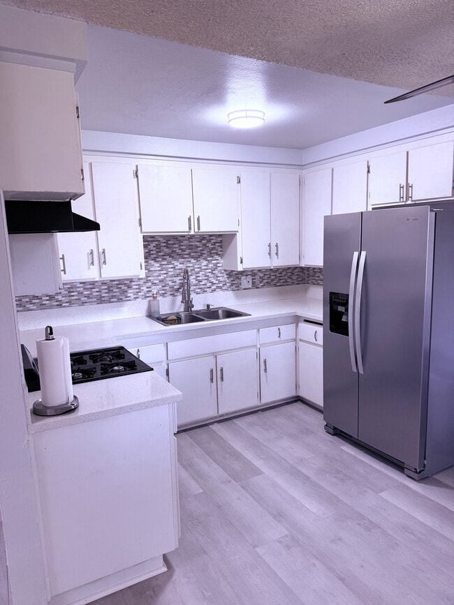 Kitchen - 4700 Clair Del Ave Unit 651 Rental