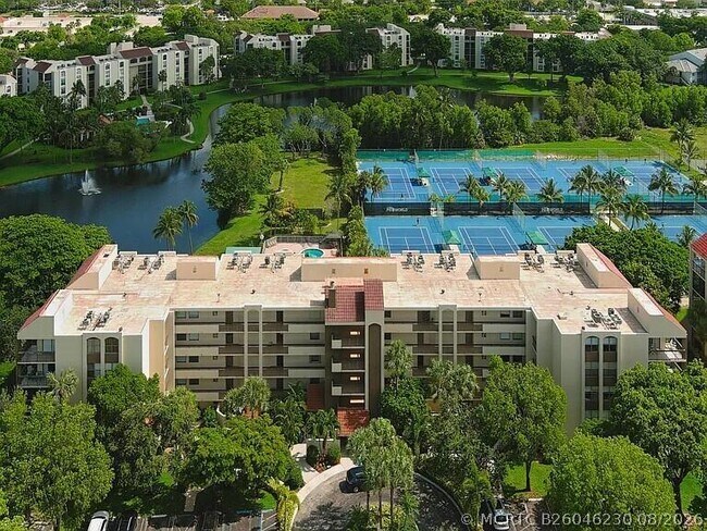 955 Egret Cir Unit 211