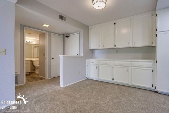 Photo - Breezy 2Bdm 2Ba Top-Floor Corner Condo with Mountain Views! Unit 4304