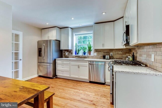 Photo - 258 Burgess Ave