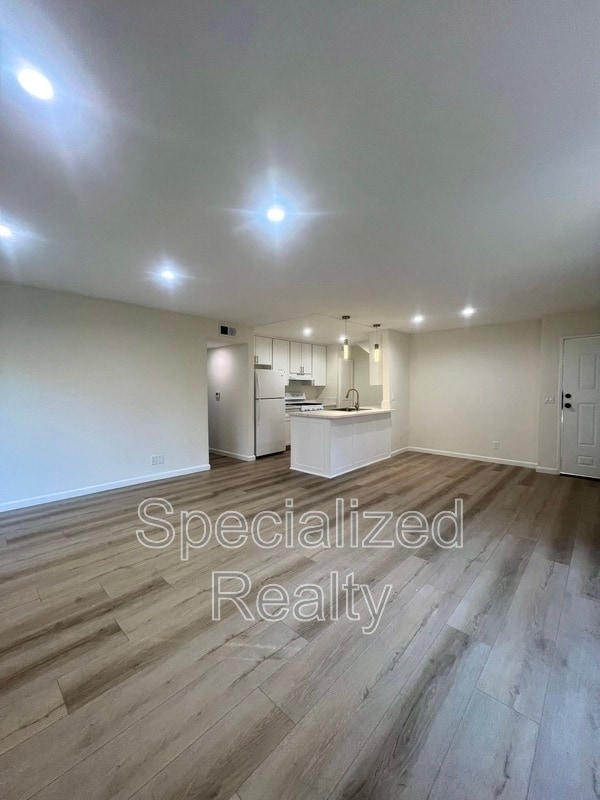 Photo - 7038 Vesper Ave Unidad 101