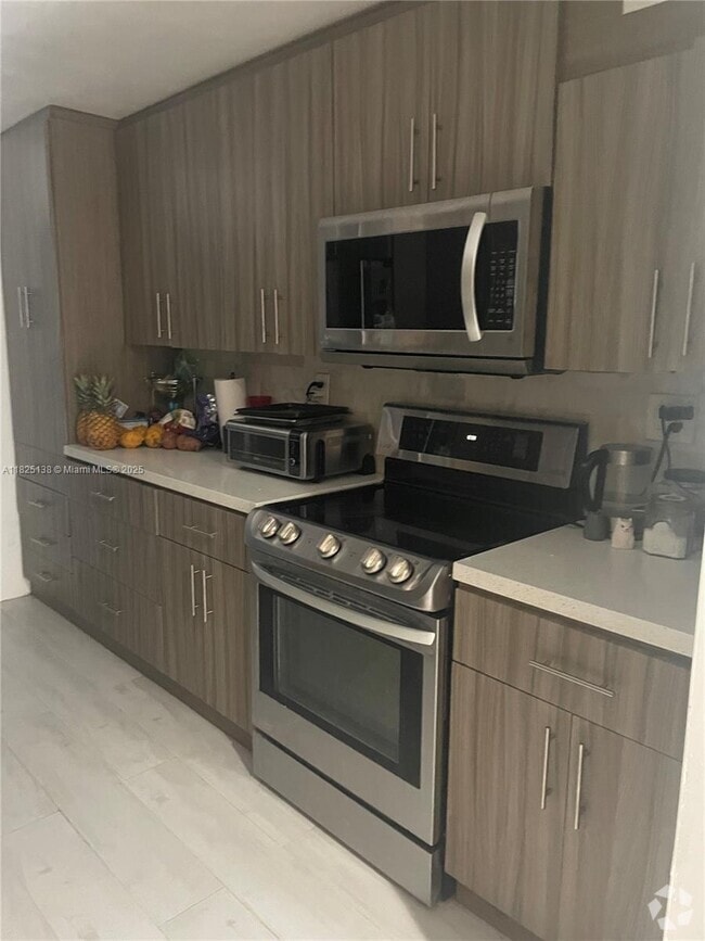 Building Photo - 301 Bonaventure Blvd Rental