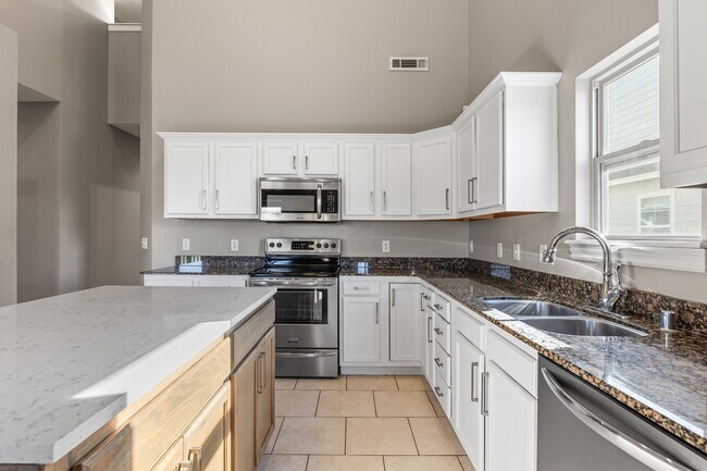 Photo - 1501 NE Dysart Woods Ln