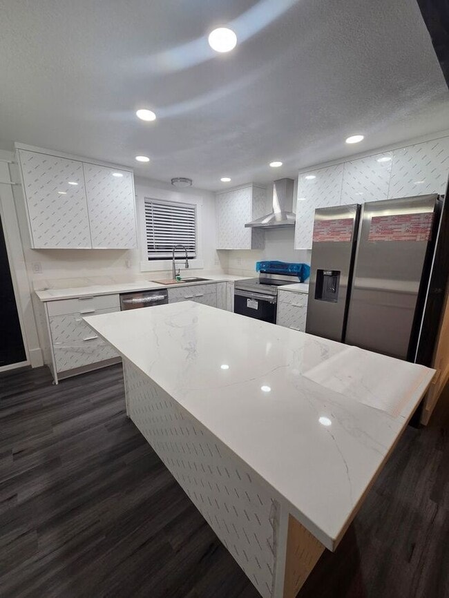 Photo - Tacoma 5 Bed, 2 Bath Split Level With Large Fenced Back Yard on Dead End Street!