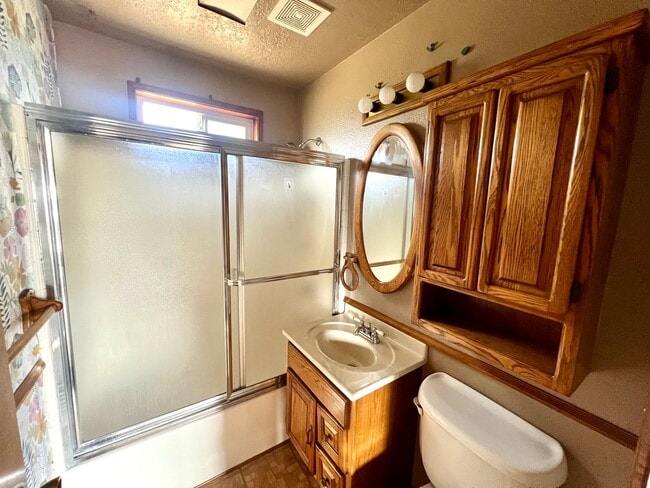 Photo - Cozy 2 Bedroom Home with Backyard & Garage