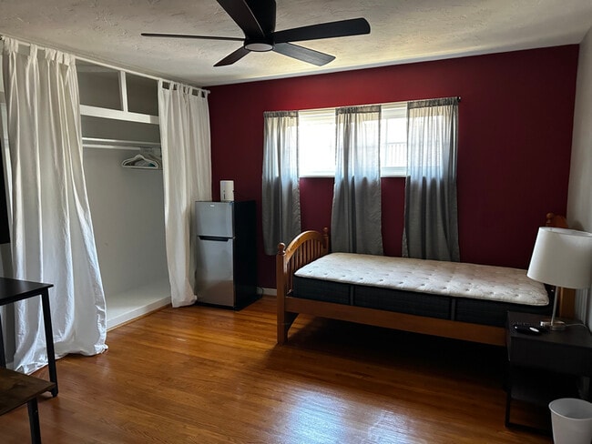 Building Photo - 504 Douglas Ave Rental