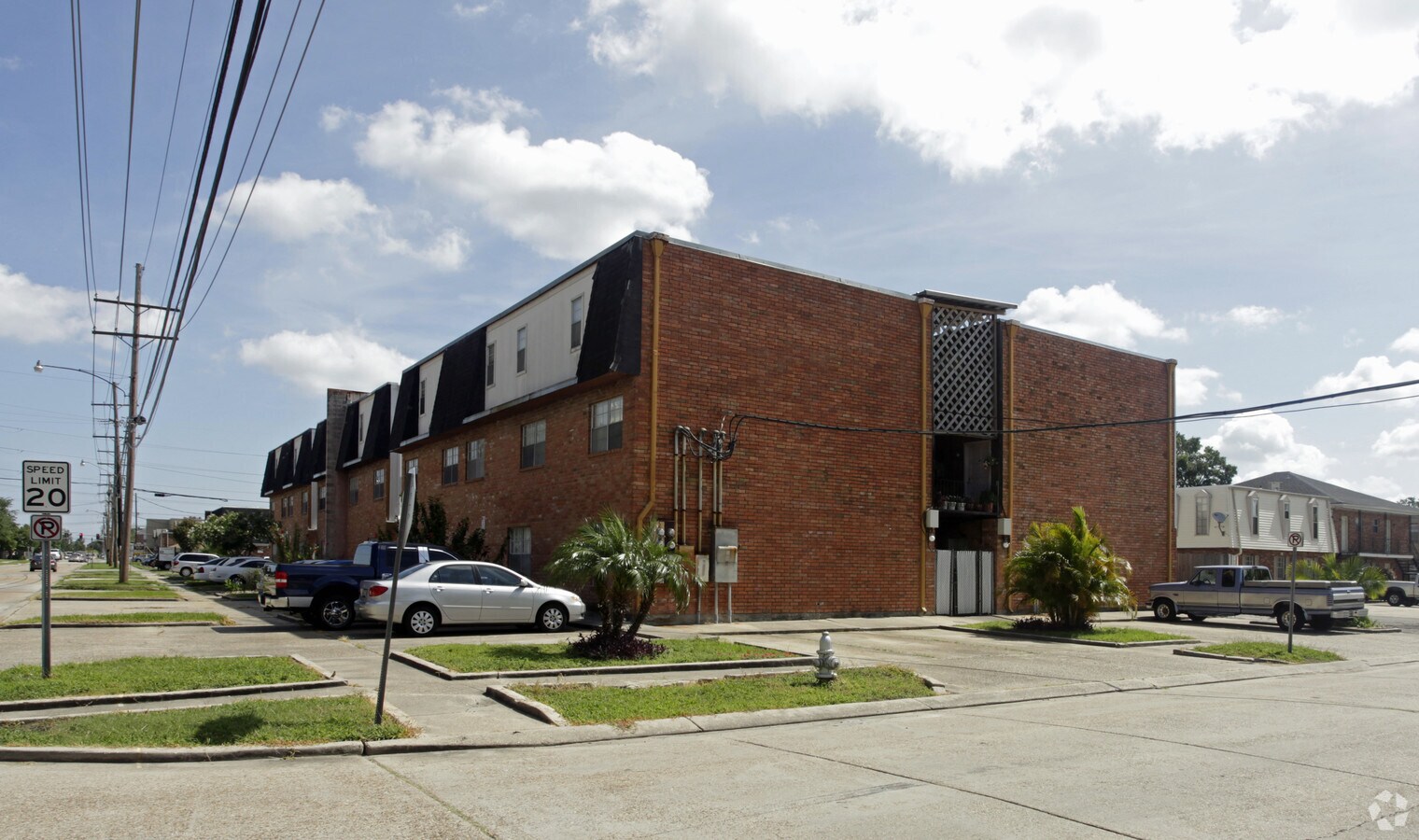Ridgelake Plaza Apts - Ridgelake Plaza Apts
