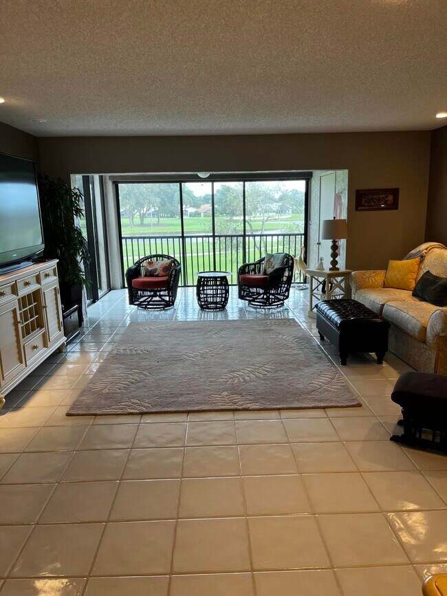 12870 Briarlake Dr Unidad 205