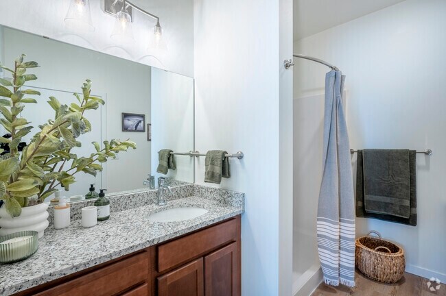 1BR, 1BA - 664SF - Bathroom