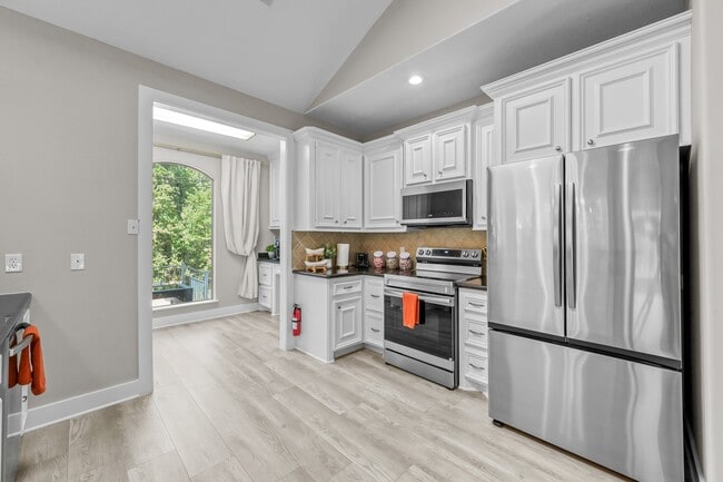 Building Photo - 13847 Pkwy Manor Dr